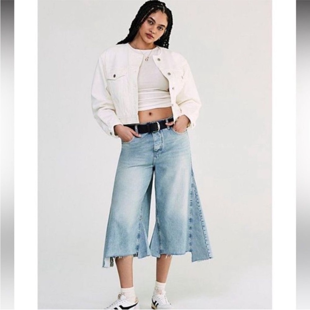 We The Free Light Wash Denim Wide-Leg Cropped Jeans